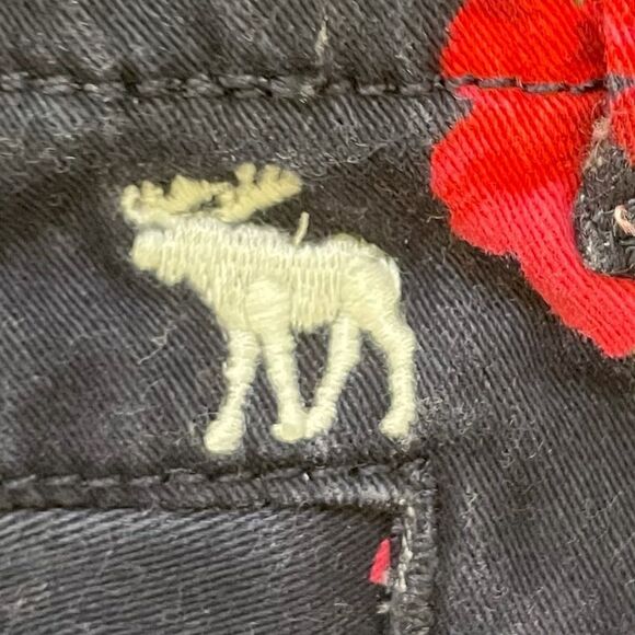 Abercrombie blue floral short shorts - Picture 8 of 8